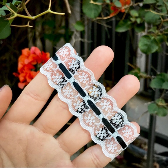 $4 BUNDLED🌿 Vintage White Lace Bracelet - Picture 2 of 5